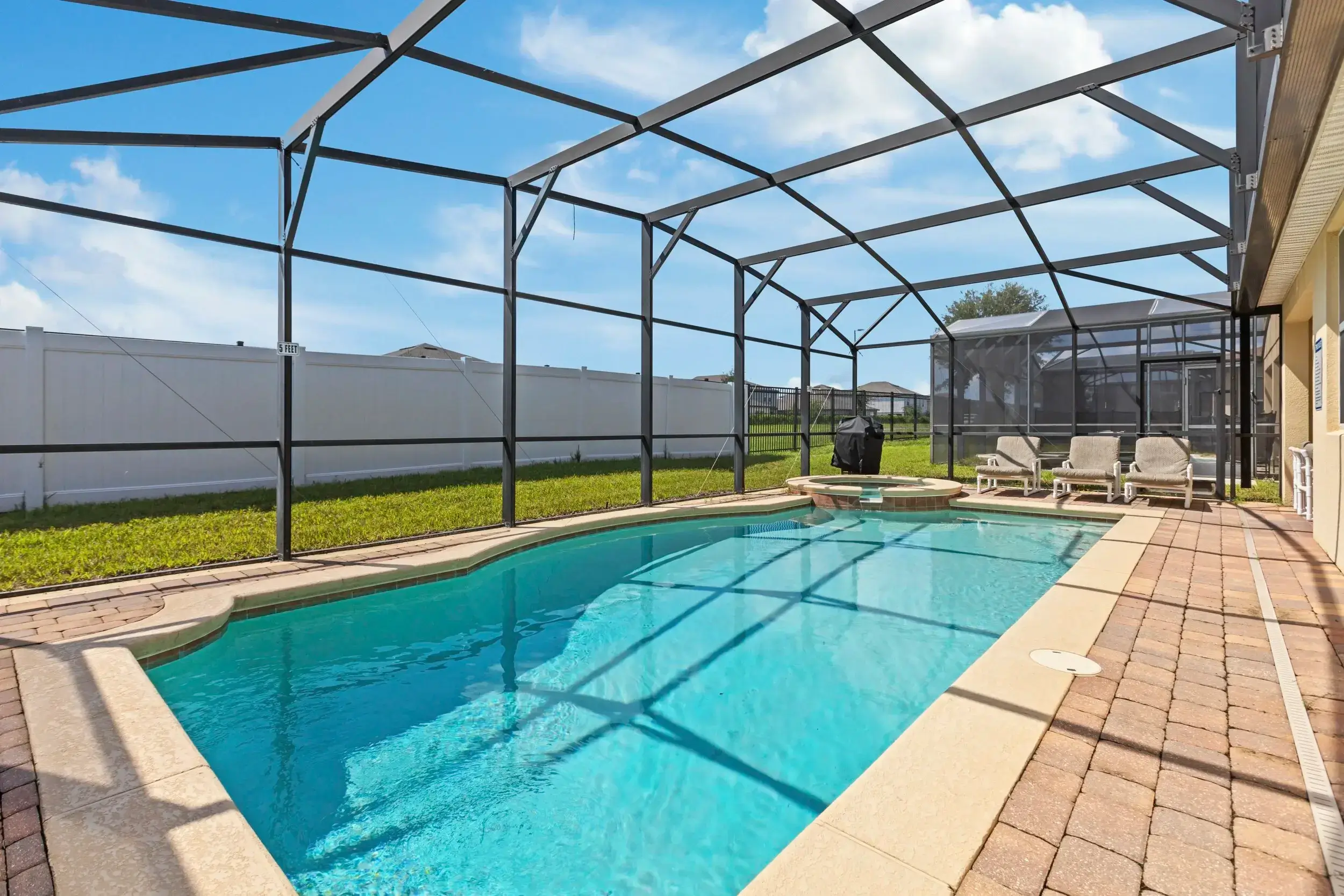 1291YC - Modern & Bright 5 bed Villa with South Facing Pool