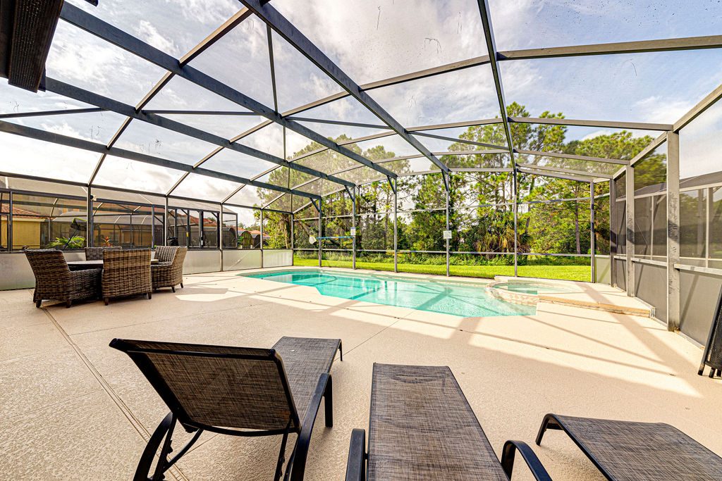 639WS - Spacious & Elegant 6 Bed Villa