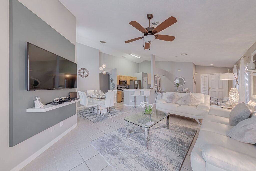 640SC - Solana Luxurious 4 Bed Villa with South Facing Private Pool