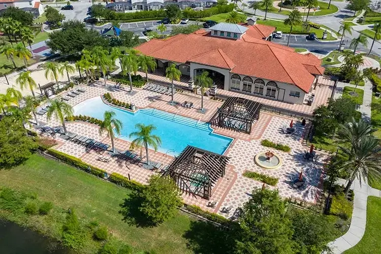Bella Vida Resort clubhouse and swimming pool